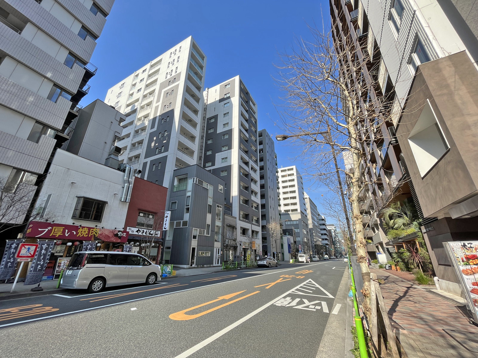 Floor and Walls Hacchobori前面の平成通り