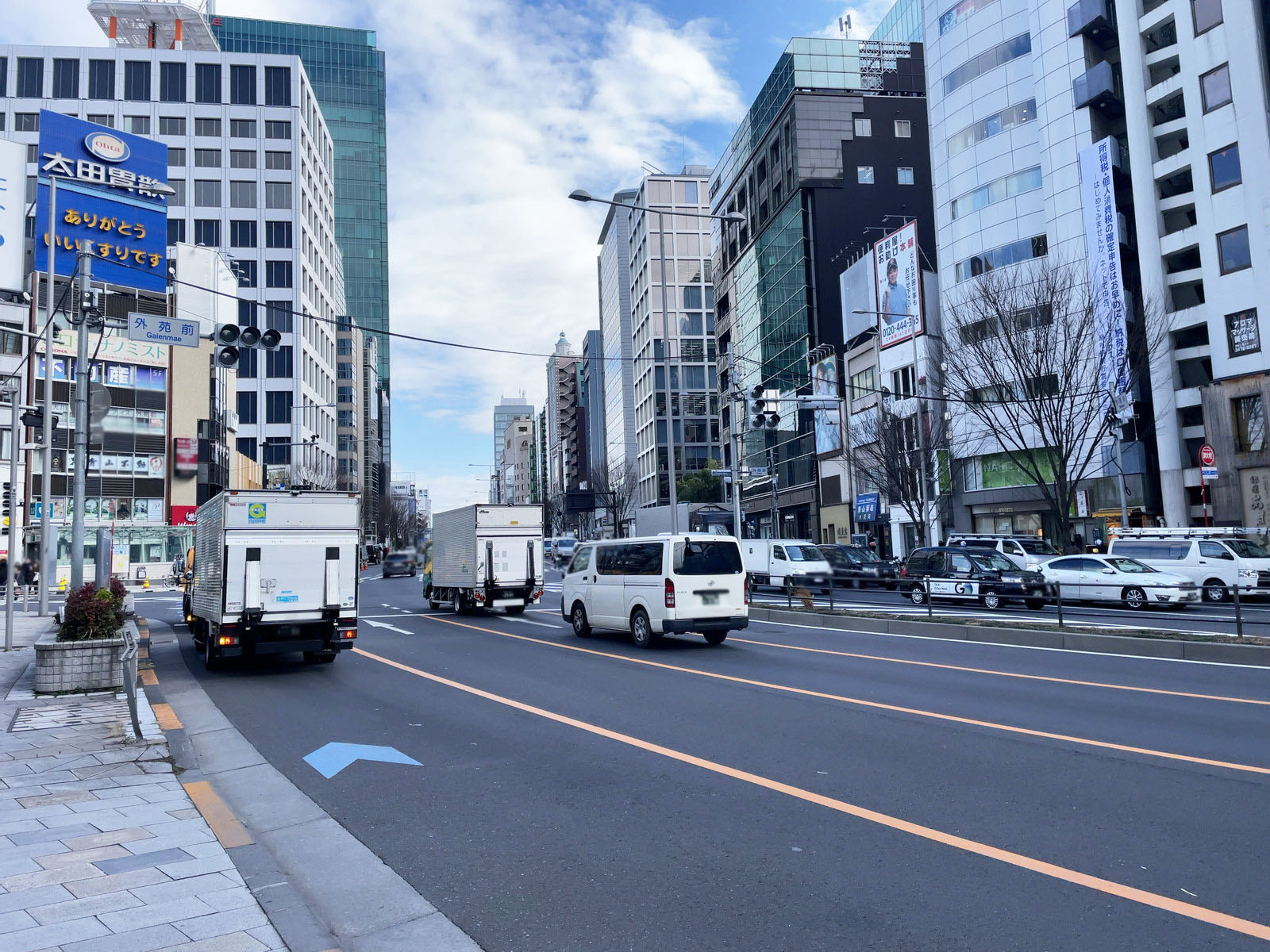 青山MYビル前面の青山通り