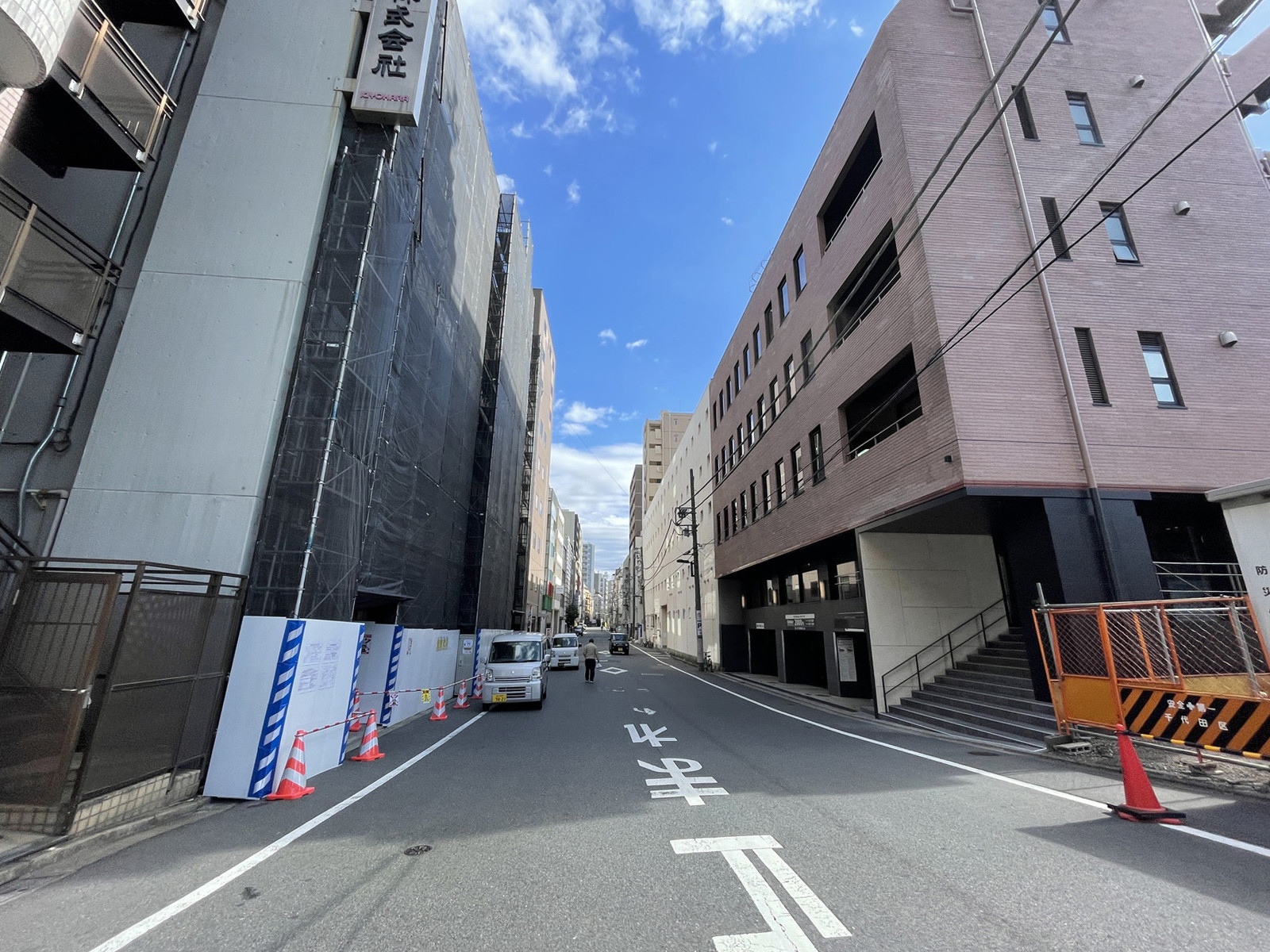 D'sVARIE東神田ビル前面の通り