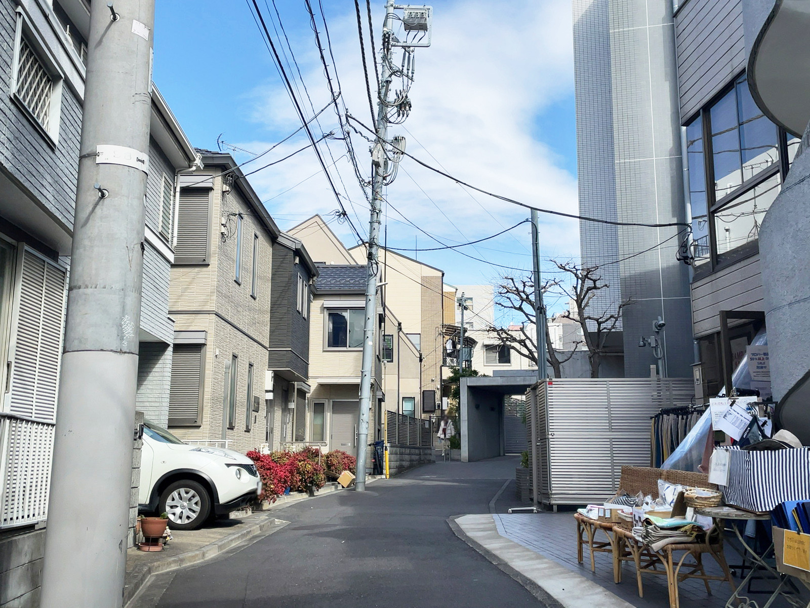 KITビル前面の通り