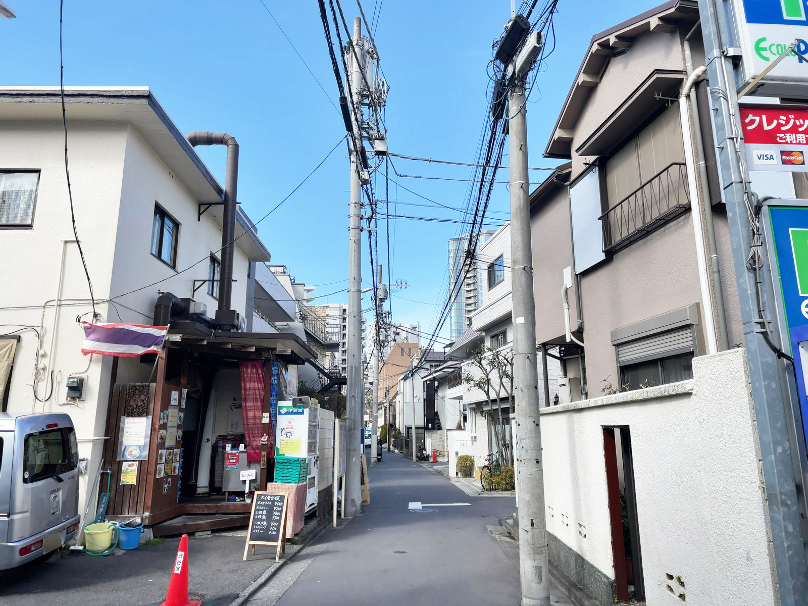 周辺は住宅街