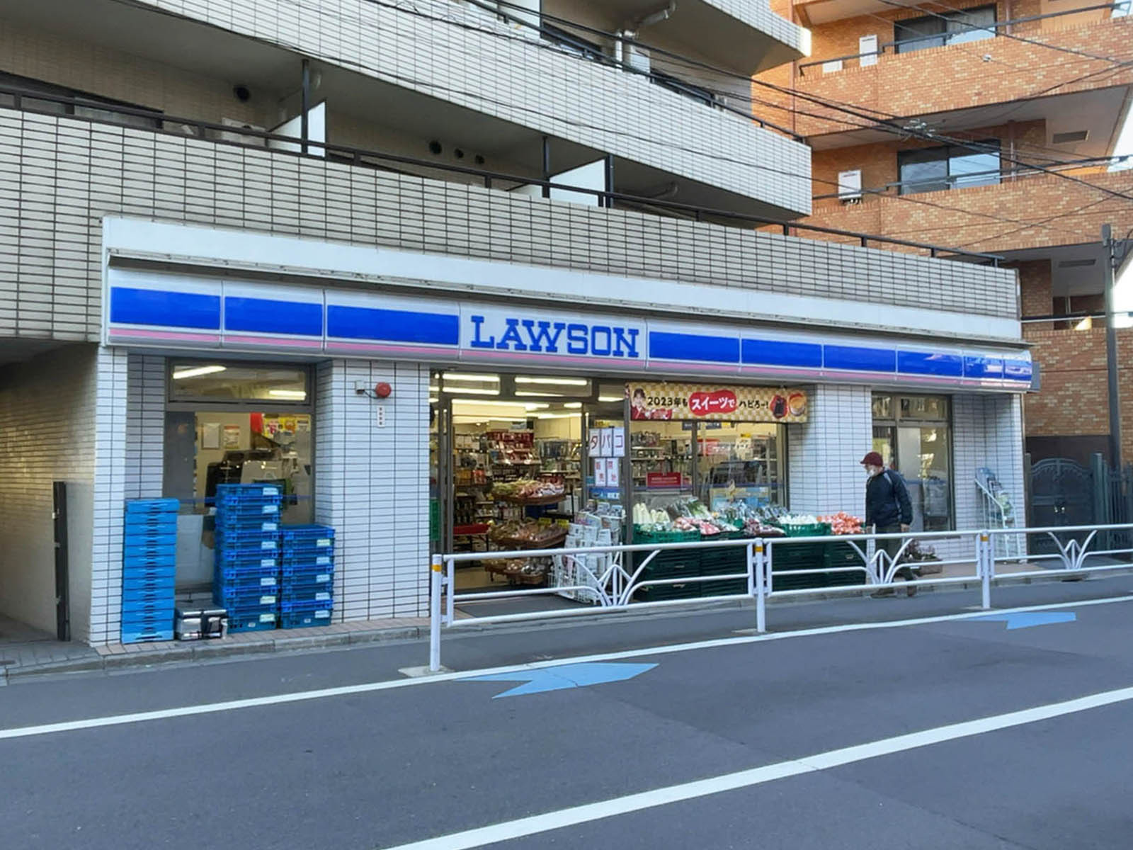 徒歩4分のローソン 千駄ヶ谷一丁目店