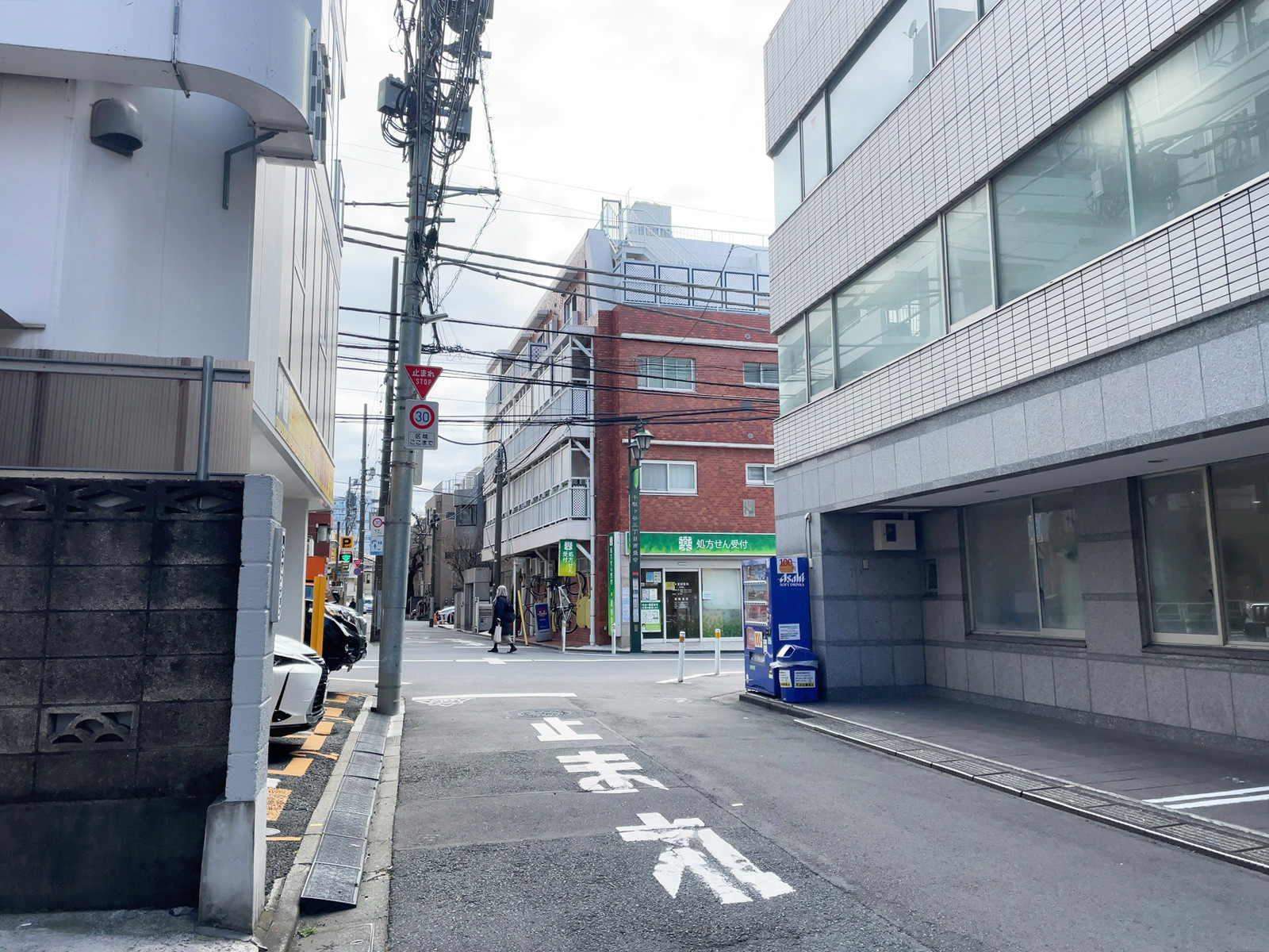 中村ビル千駄ヶ谷前面の通り