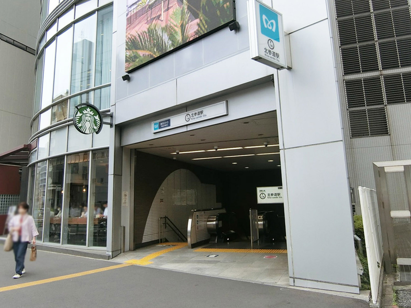 最寄りの「北参道駅」