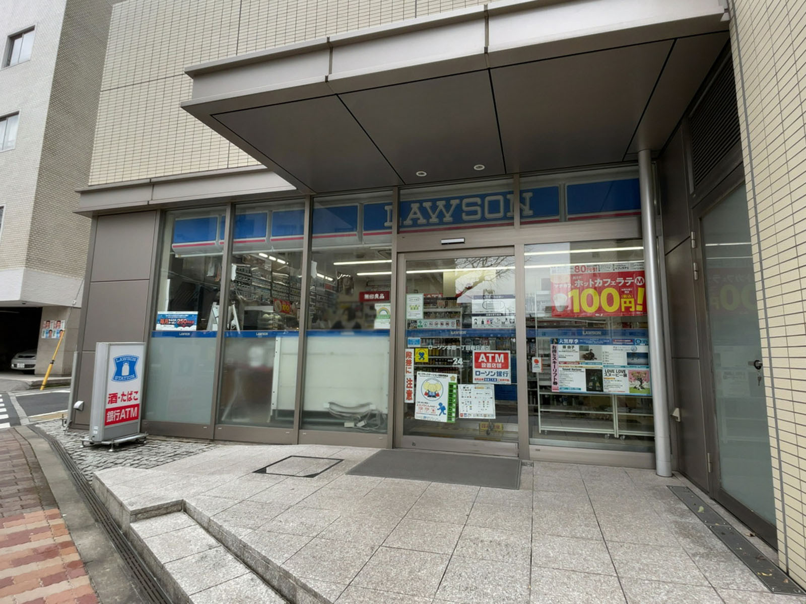 徒歩2分のローソン 本郷一丁目春日通店