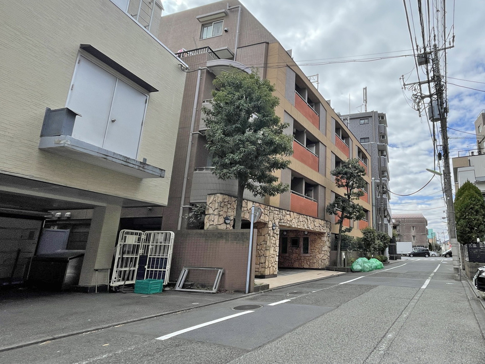 矢藤第2ビル前面の通り