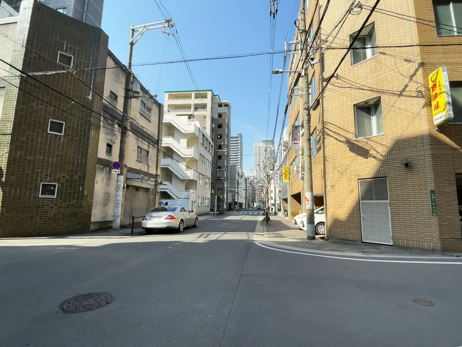 梶川ビル前面の通り