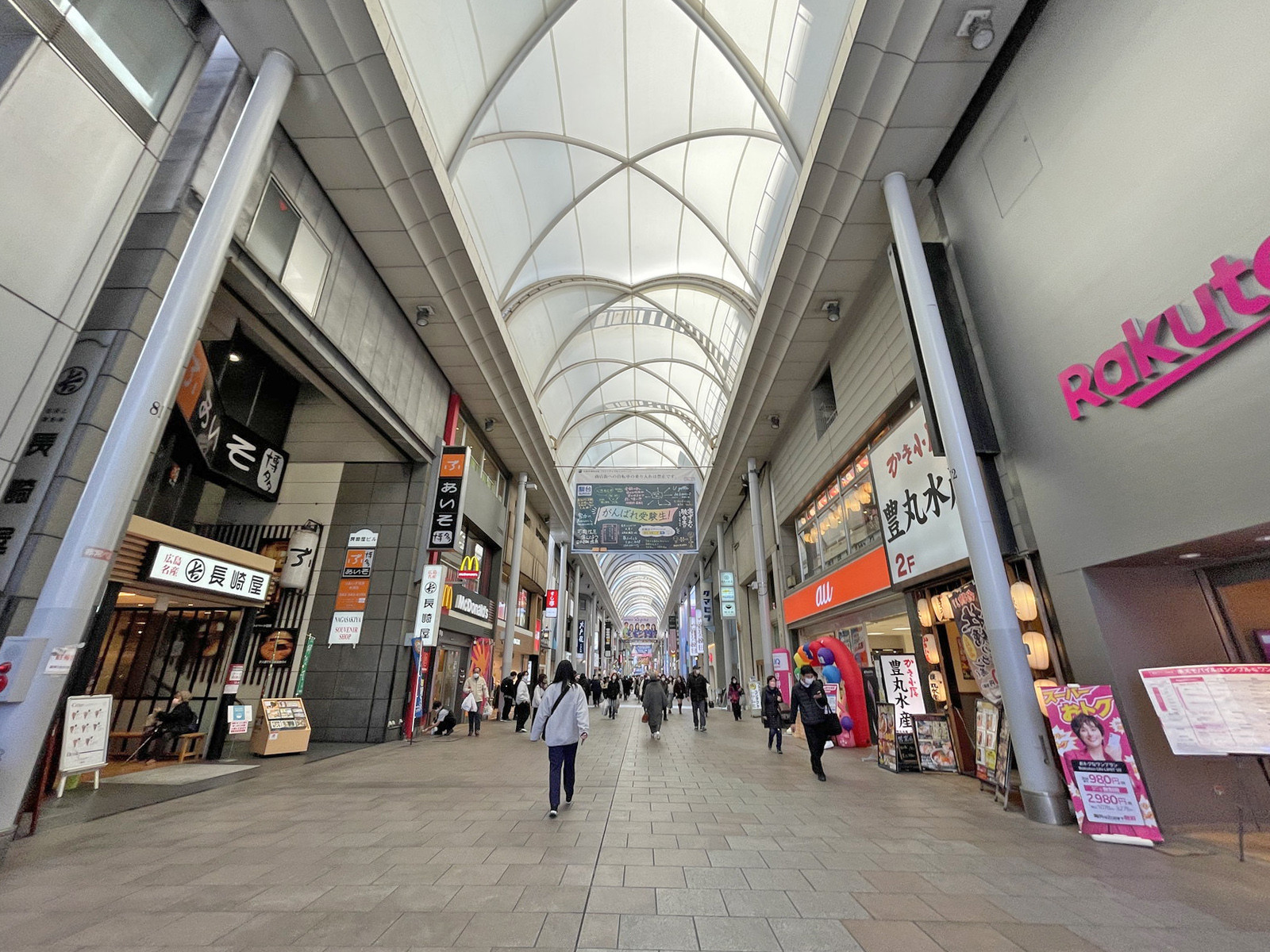 徒歩3分の広島本通り商店街