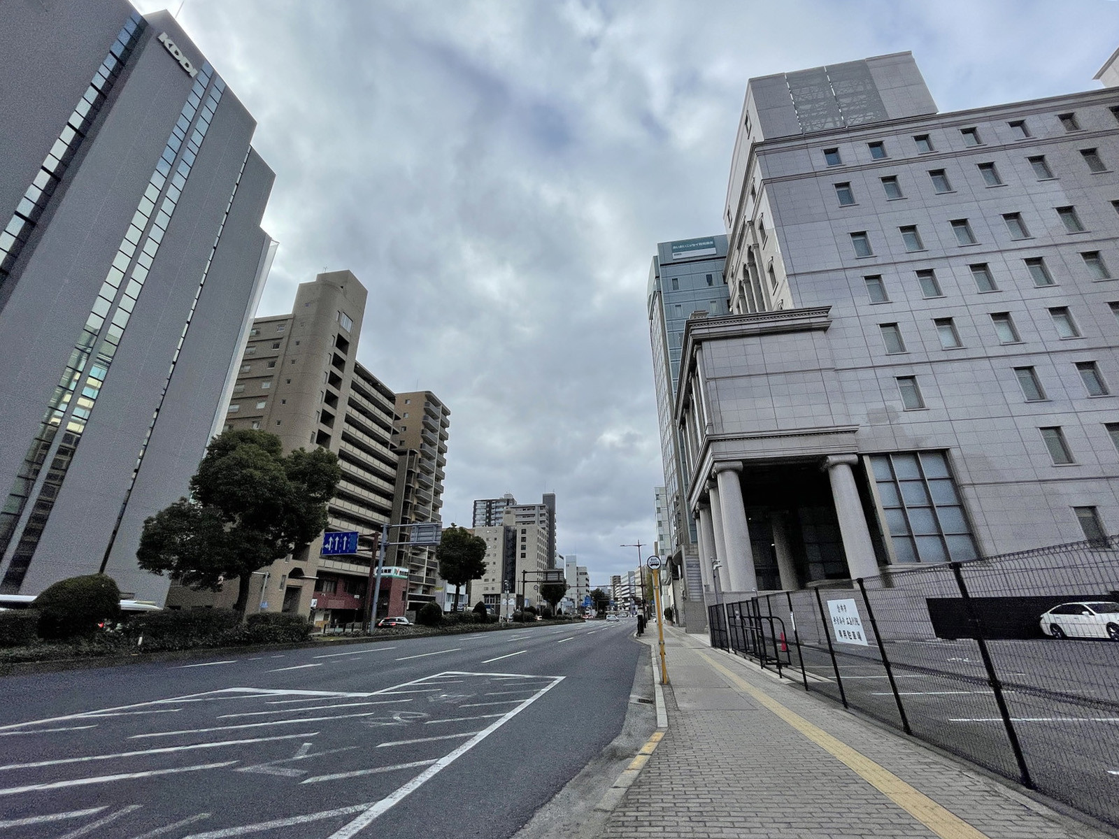 増田ビル前面の通り