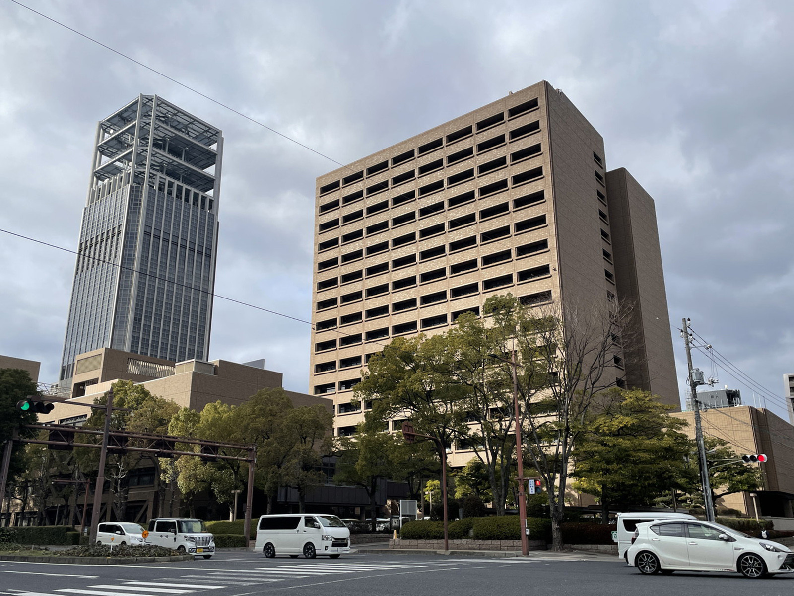 徒歩3分の広島市役所