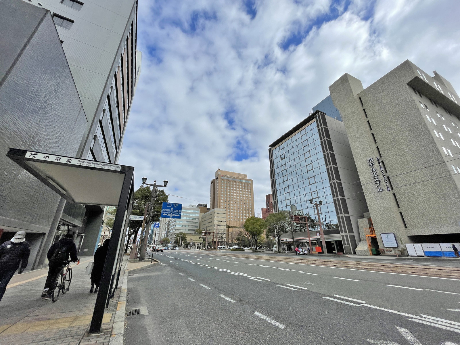 リファレンス広島小町ビル前面通り