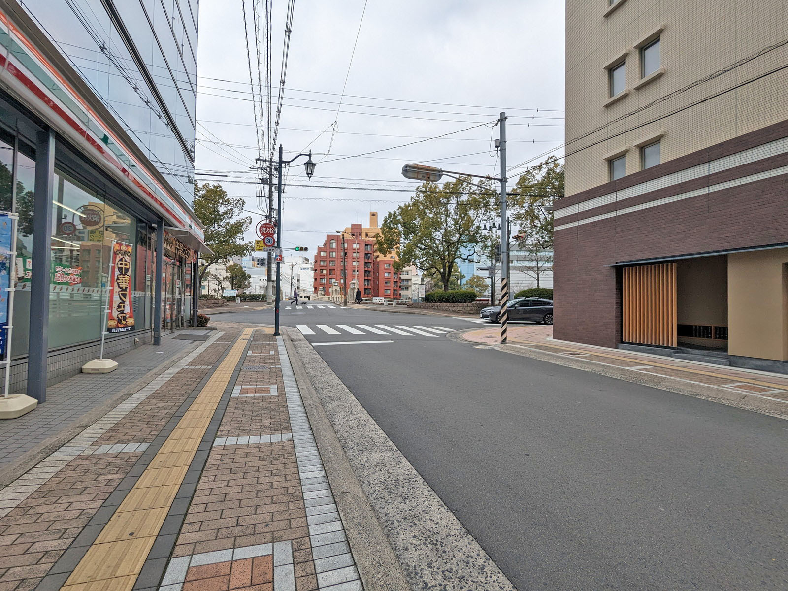 三共京橋ビル前面通り