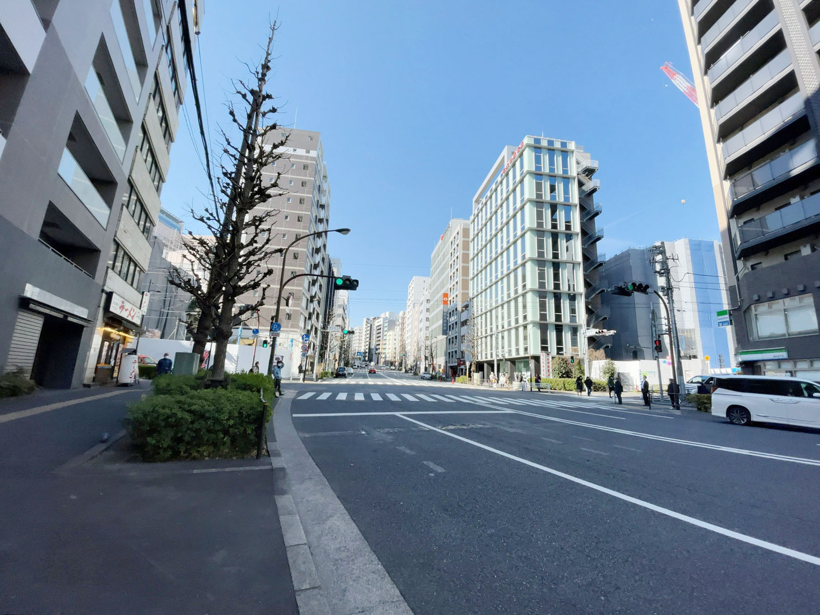 小宮ビル前面の通り