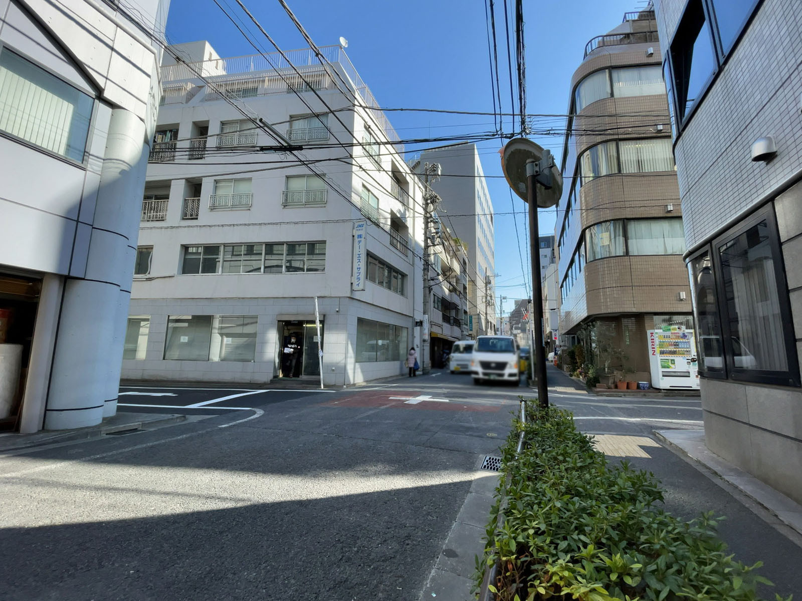 本郷K&Kビル前面の通り