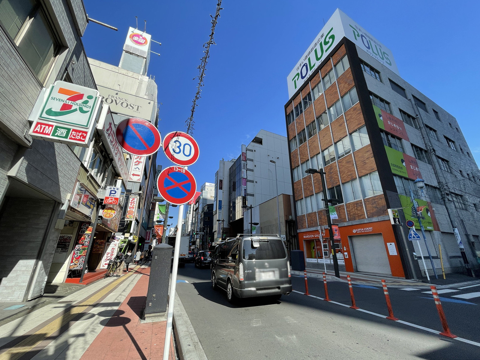 中央大宮駅東口ビル前面の通り