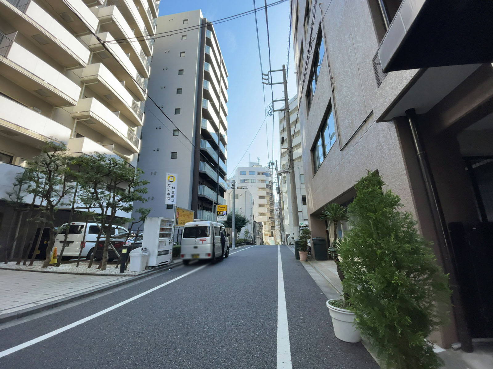 アイビービル前面の通り