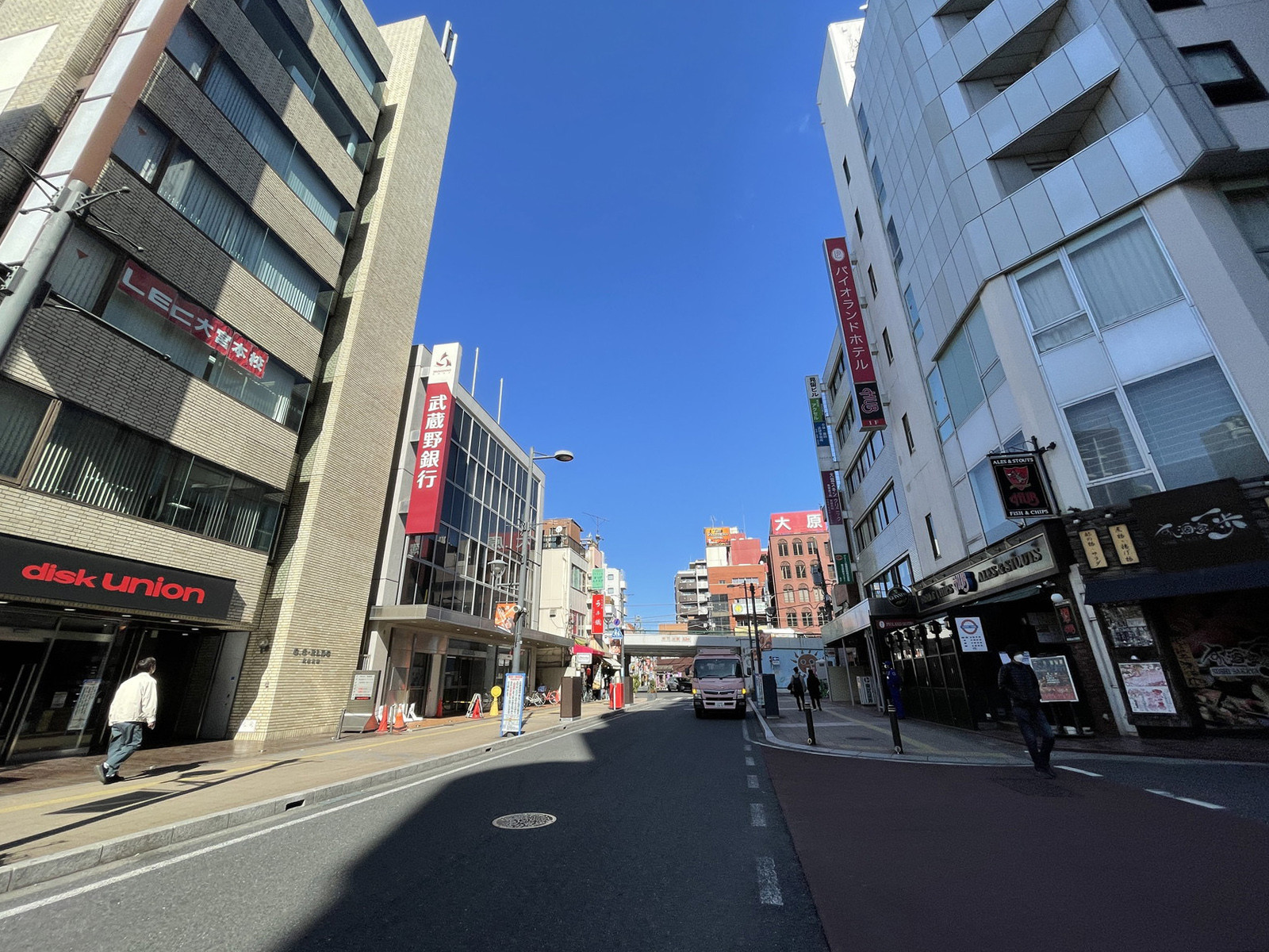 GSビル前面の通り