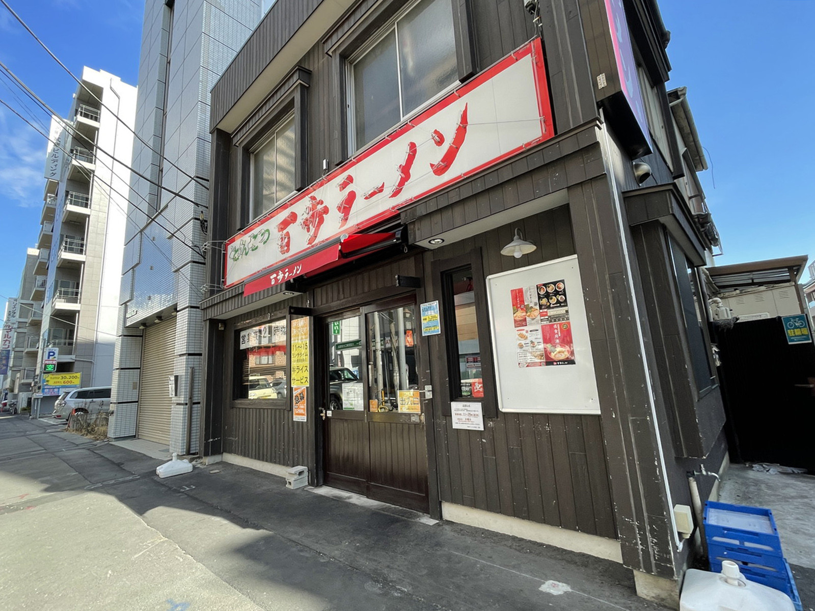 周辺には飲食店が点在