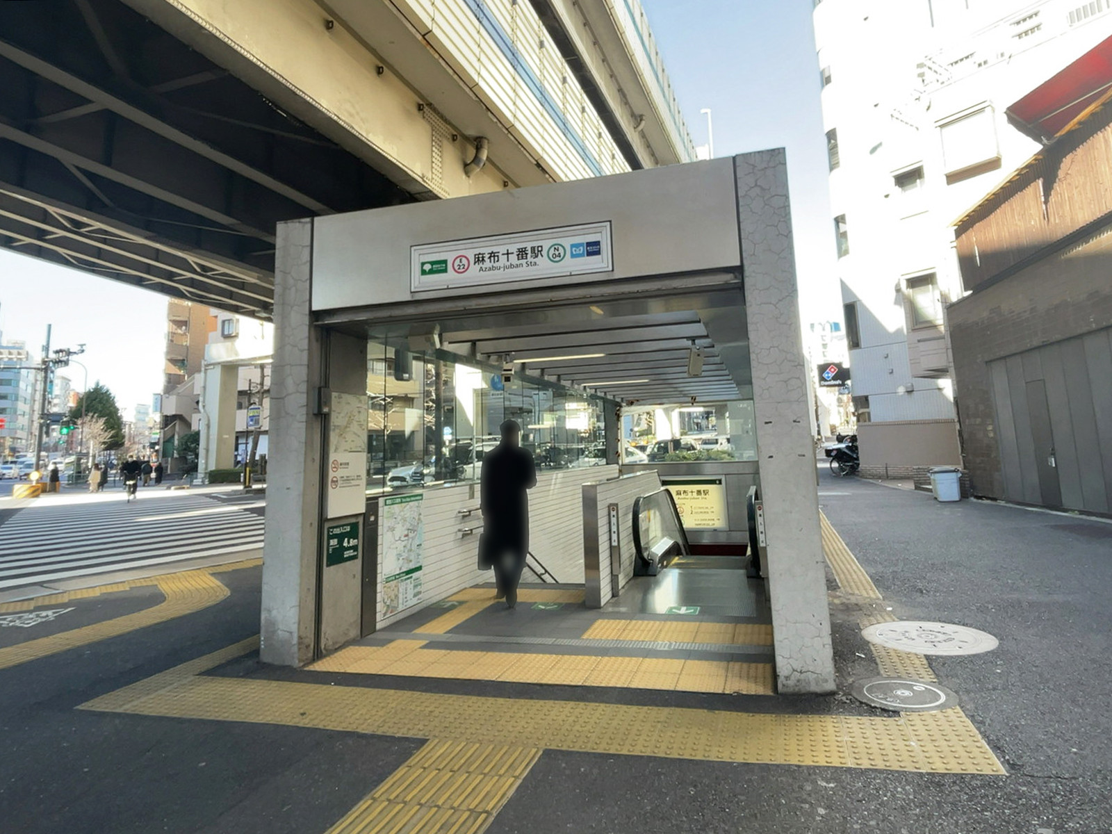 最寄りの「麻布十番駅」