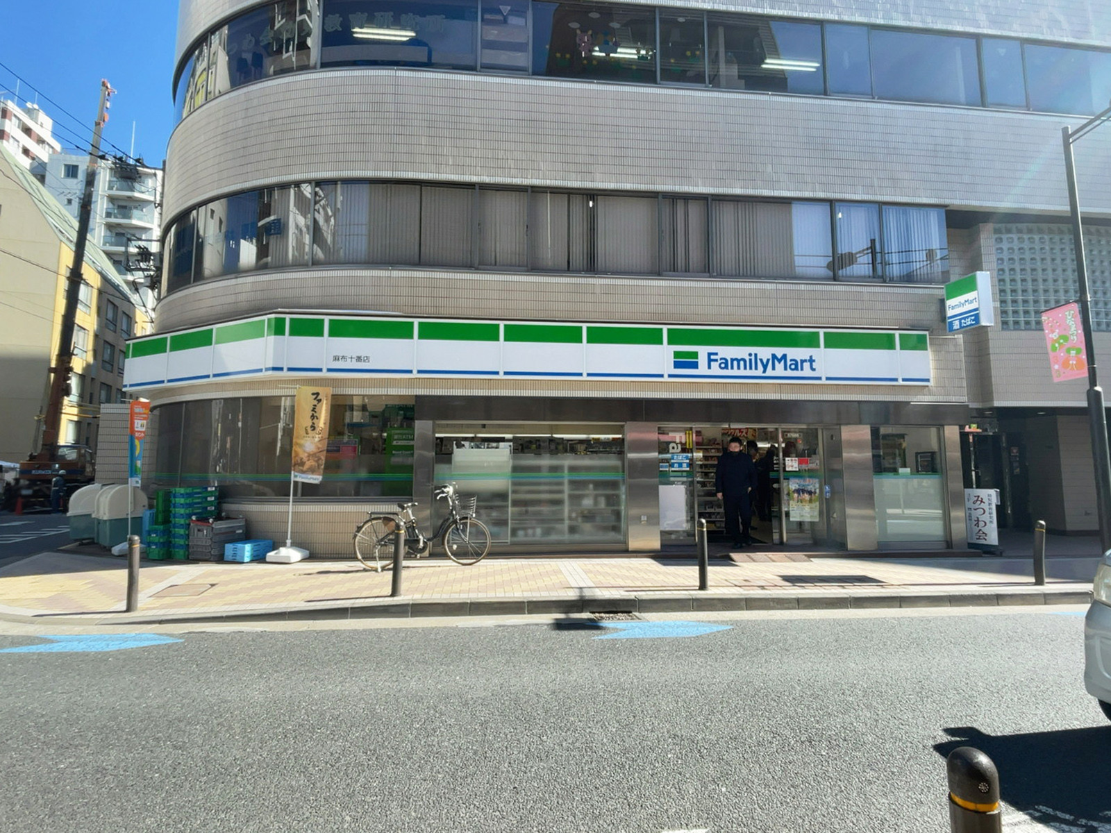 隣のファミリーマート 麻布十番店