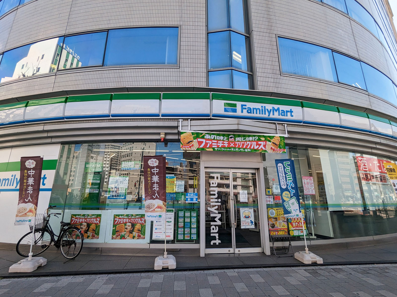向かい側にあるファミリーマート広島金屋町店