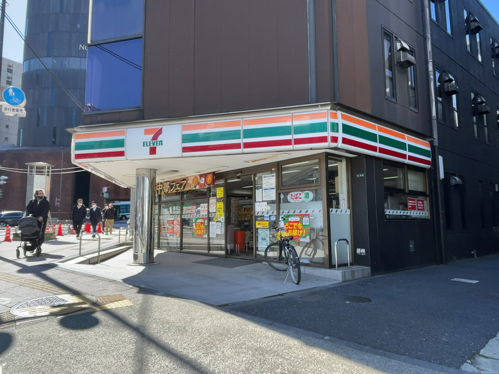 至近のセブンイレブン 港区飯倉店