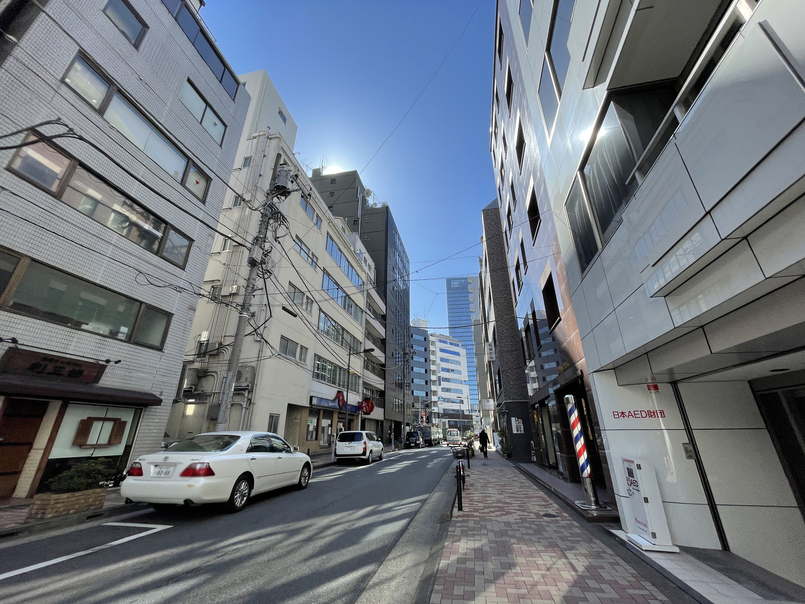 山手ビル3号館前面の通り