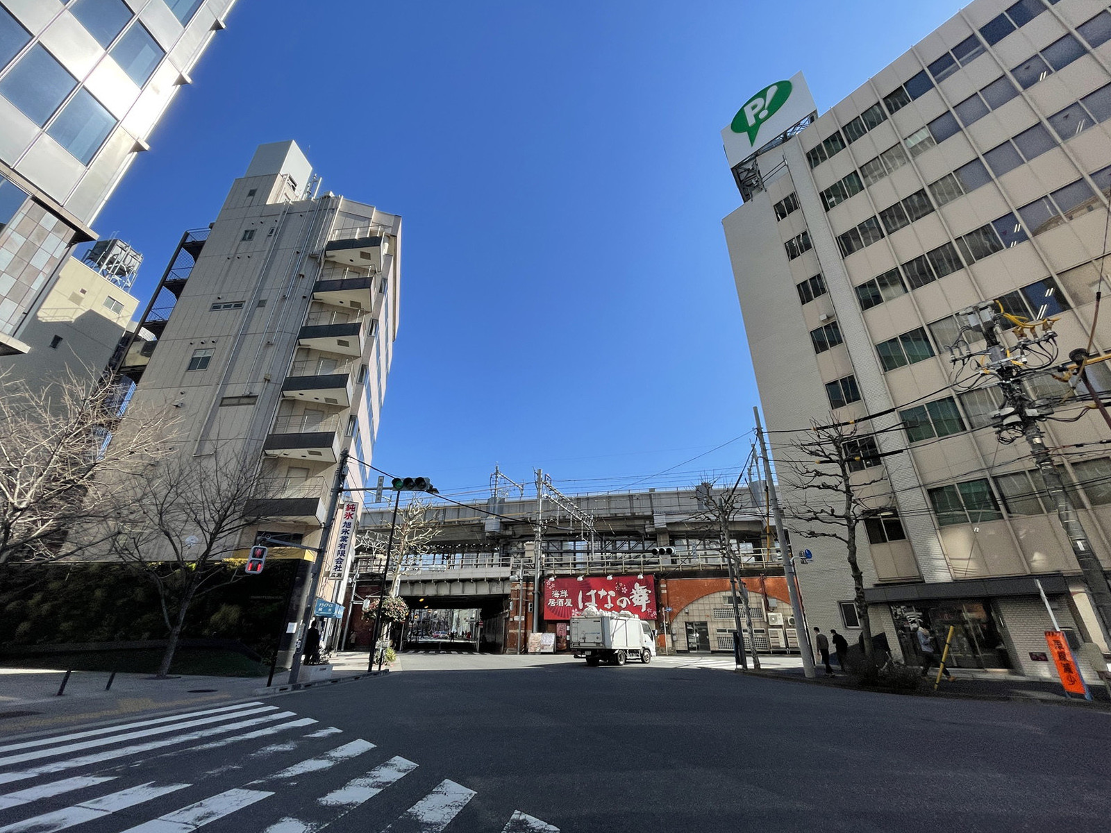 さんしんヒロセビル前面の通り
