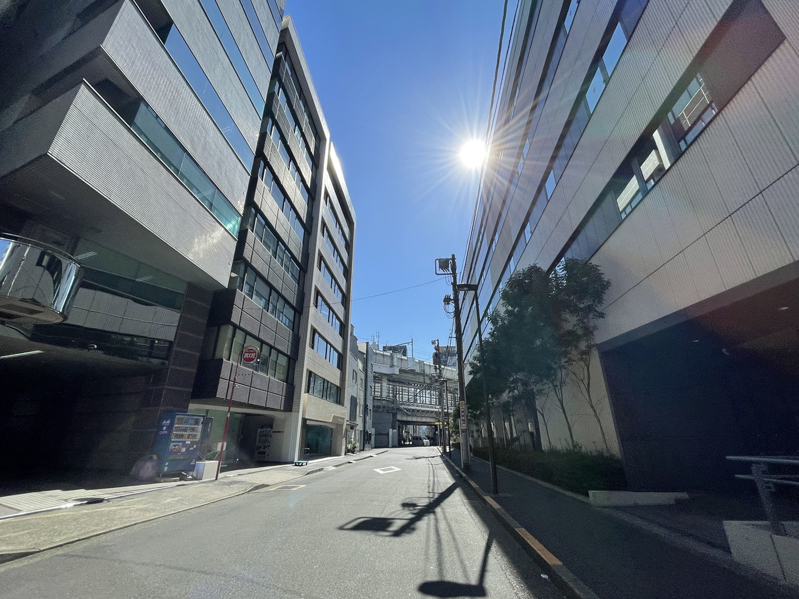 ITC神田須田町ビル前面の通り