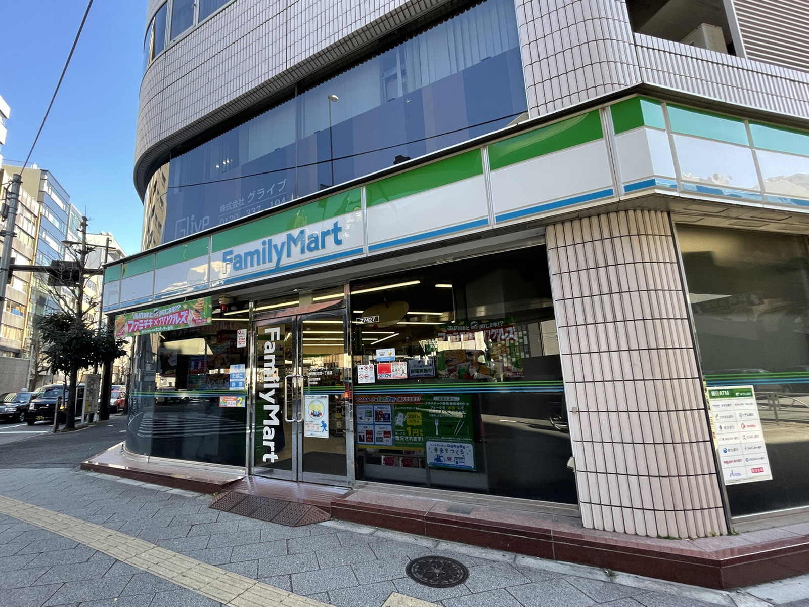 徒歩2分のファミリーマート神田岩本町1丁目店