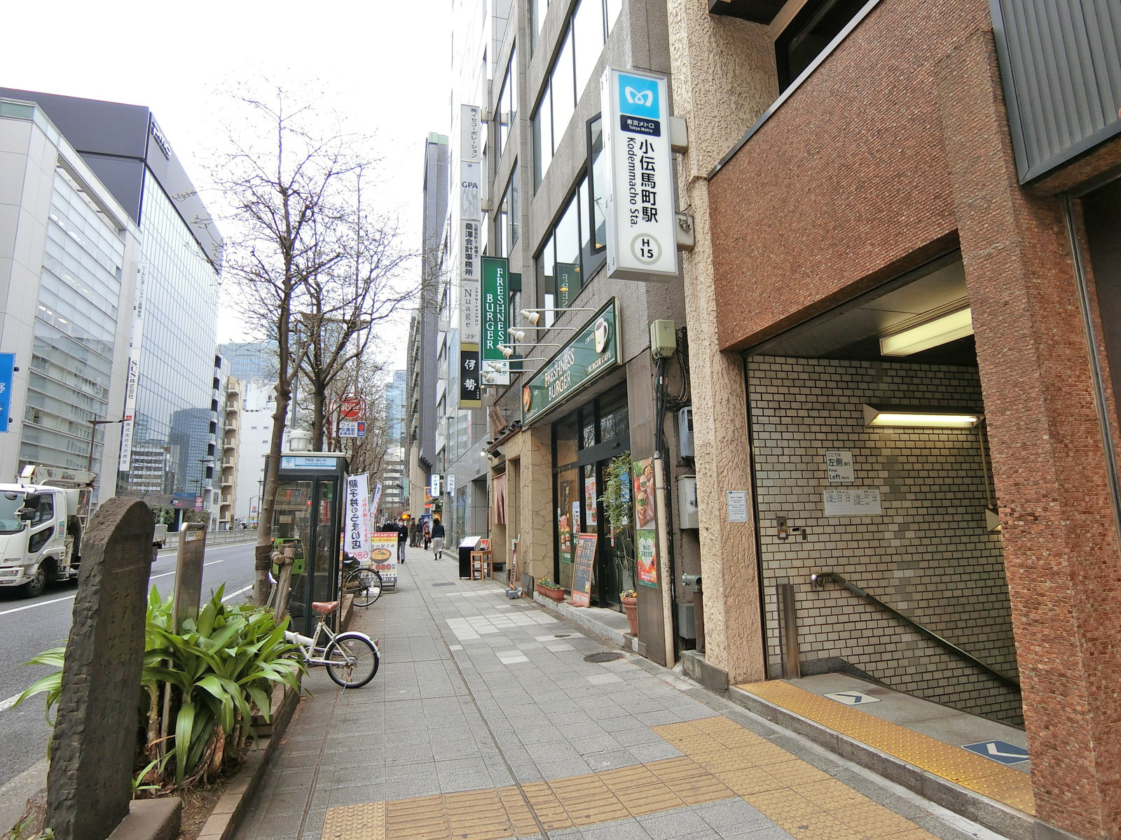 最寄りの「小伝馬町駅」
