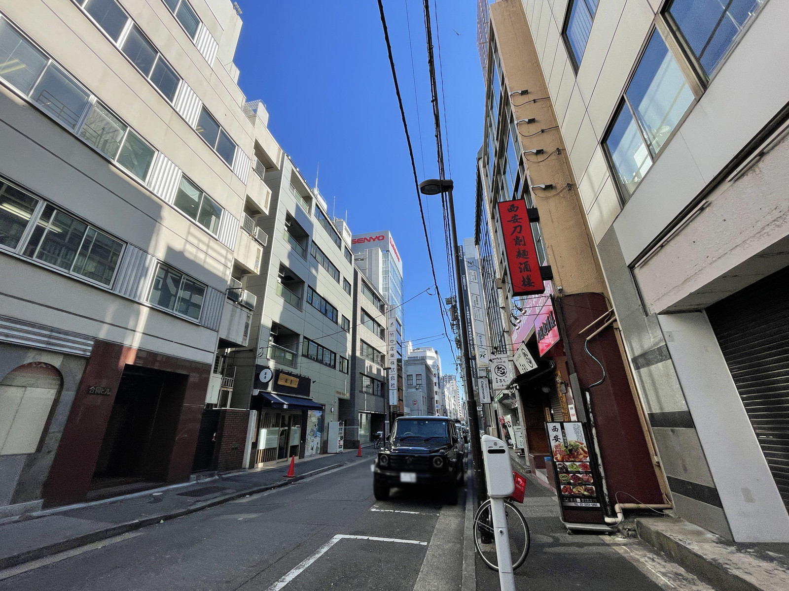鍛冶町ビル前面の通り