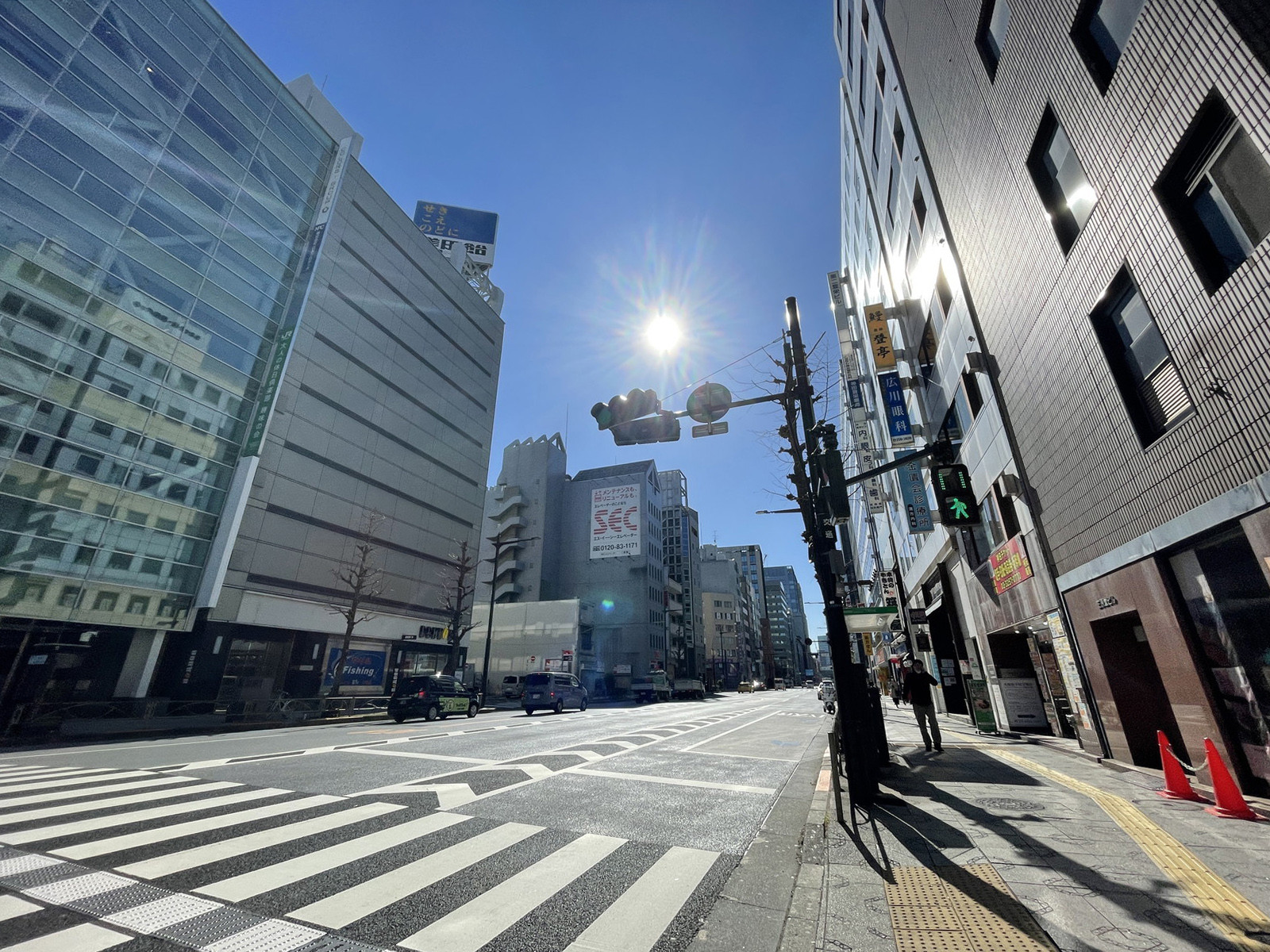 神田パークプラザ前面の通り