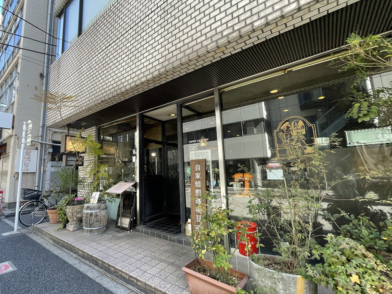 徒歩圏内には飲食店が点在