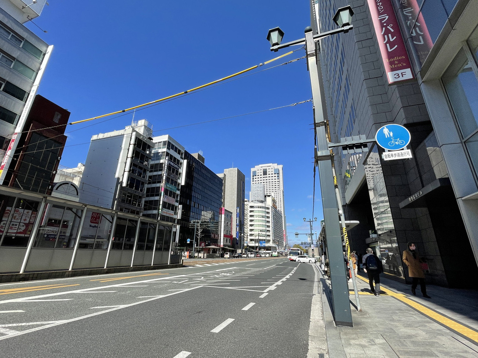 紙屋町ビル前面の通り