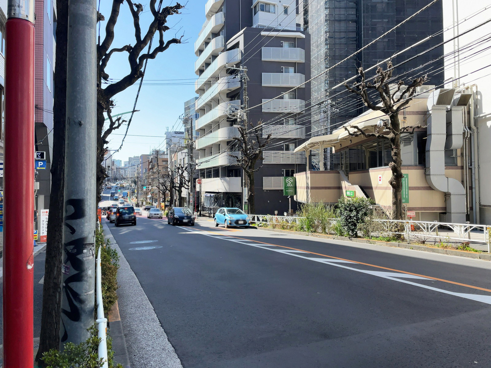 THE FIRST SHIBUYA前面の八幡通り
