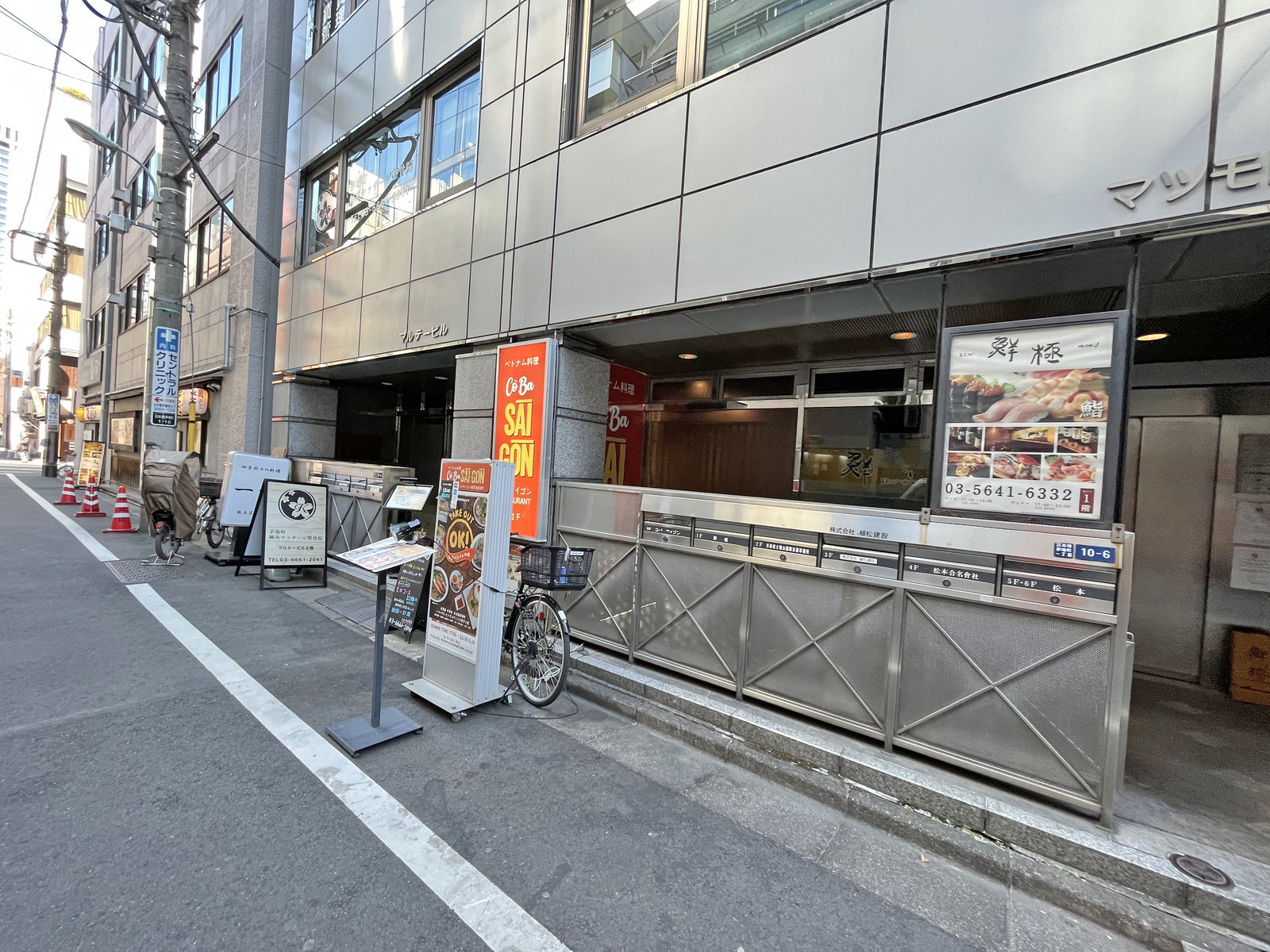 付近には飲食店が充実