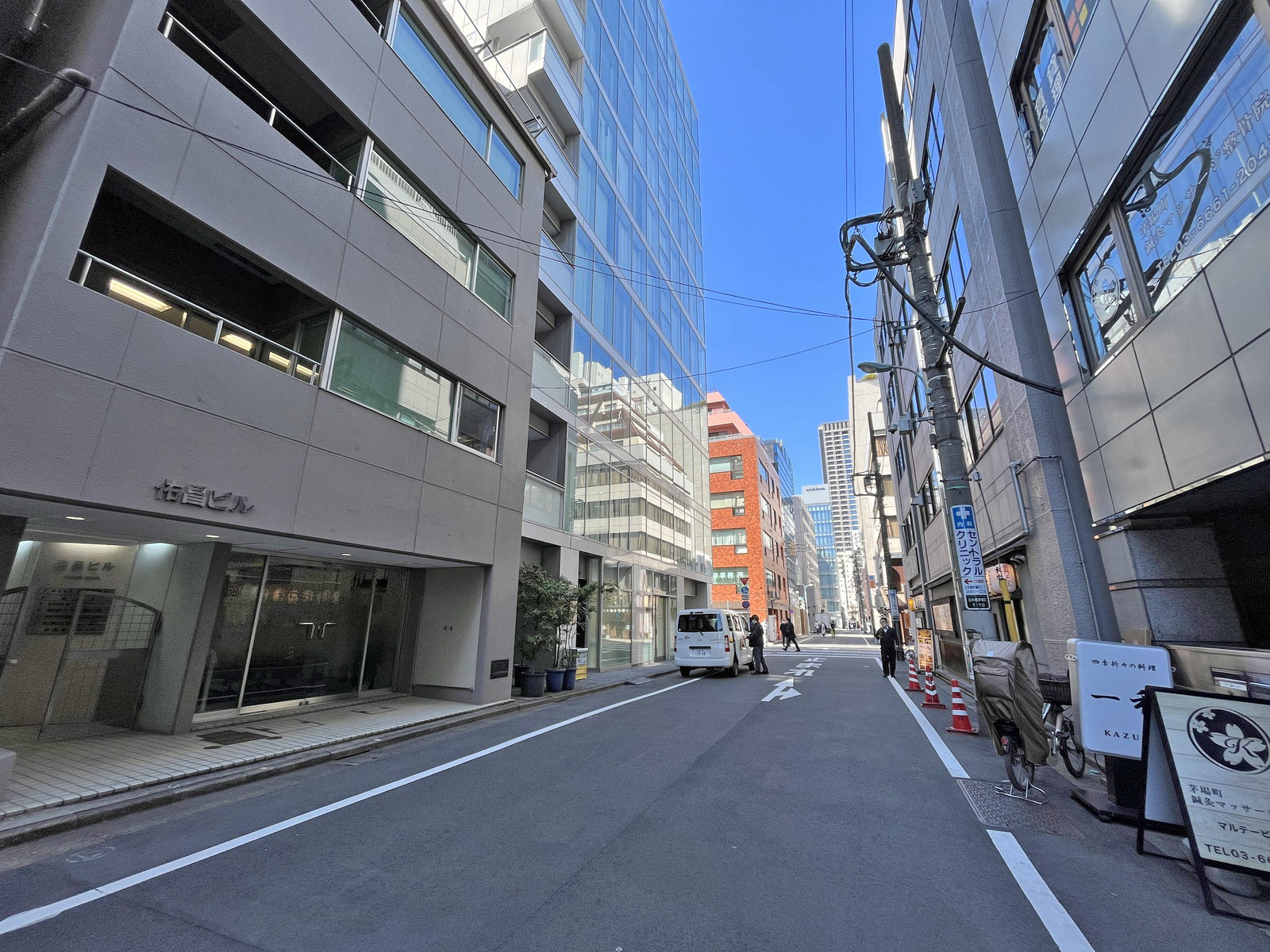 イーストインタービル前面通り