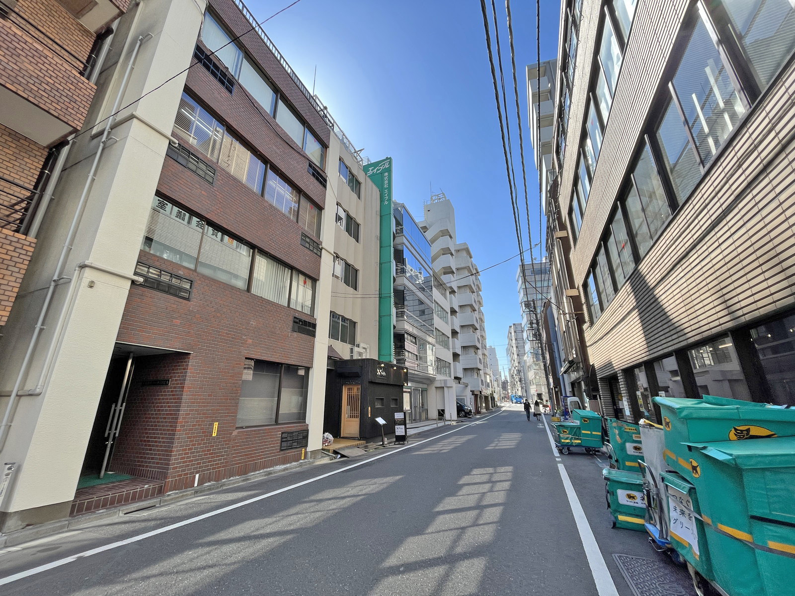茅場町K&Mビル前面通り