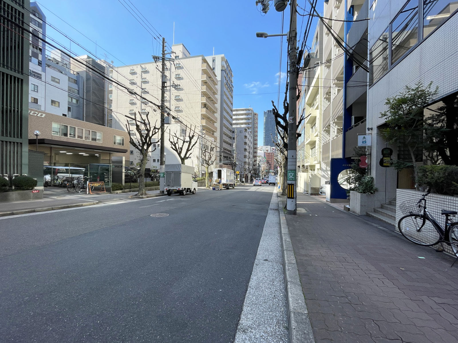 建団連会館前面の通り