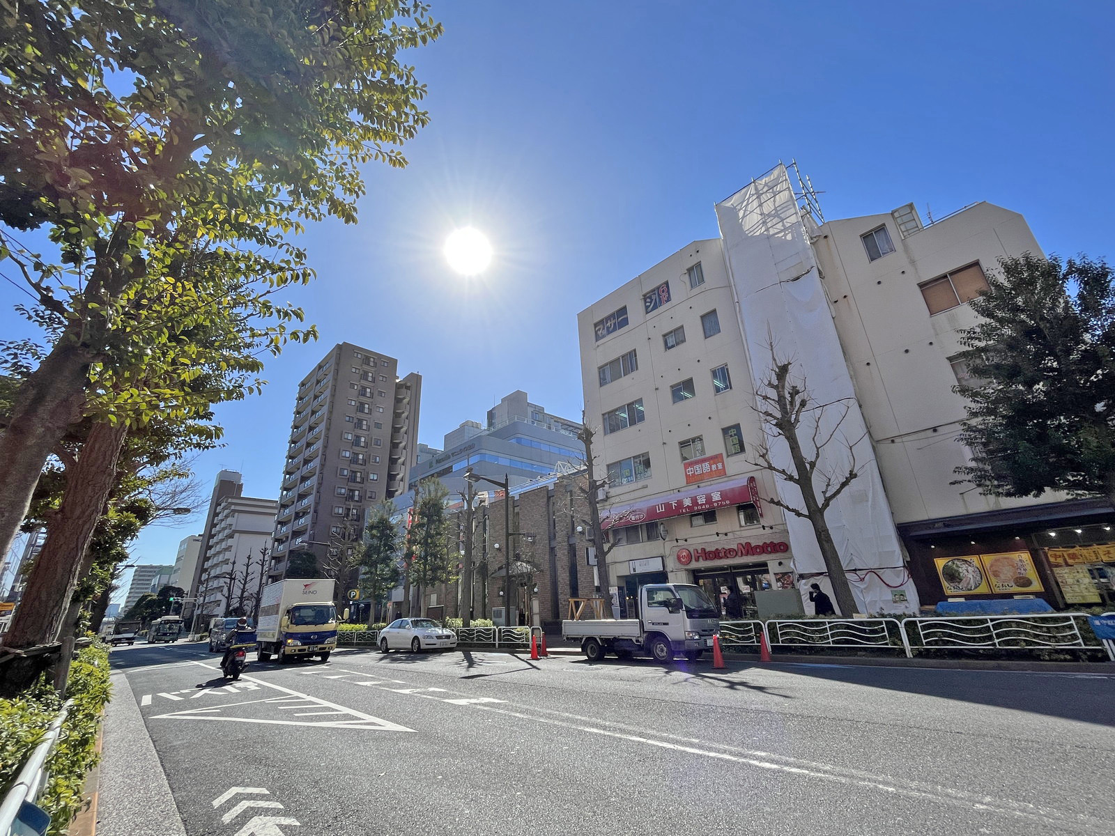 マルシンビル前面通り