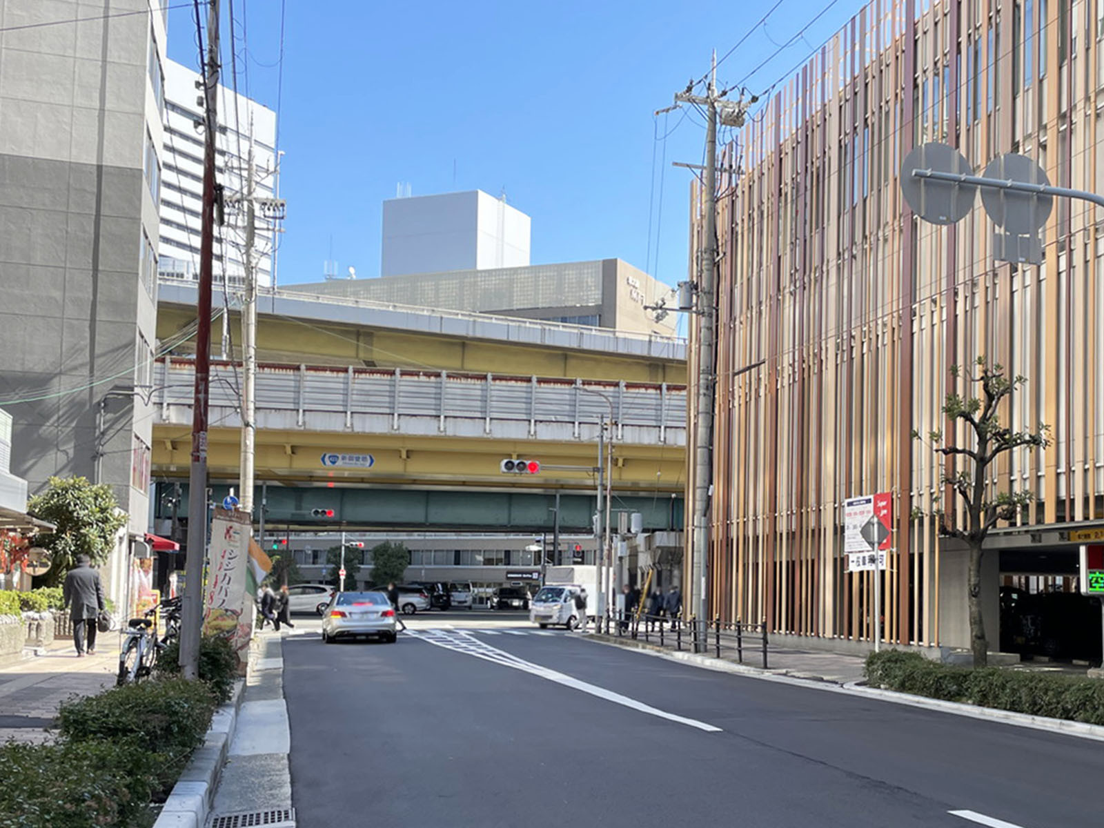 ReTerra Shin-Osaka前面の通り