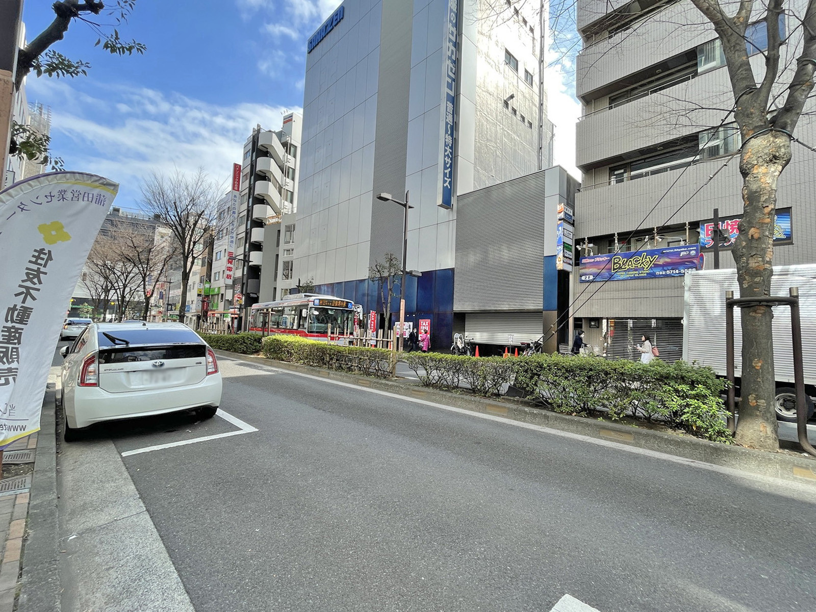西蒲田TOビル前面の通り