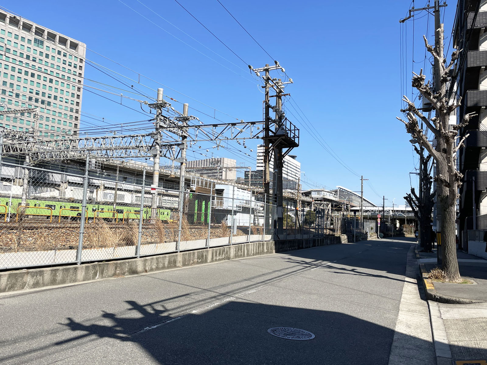 新大阪グランプリビル前面の通り