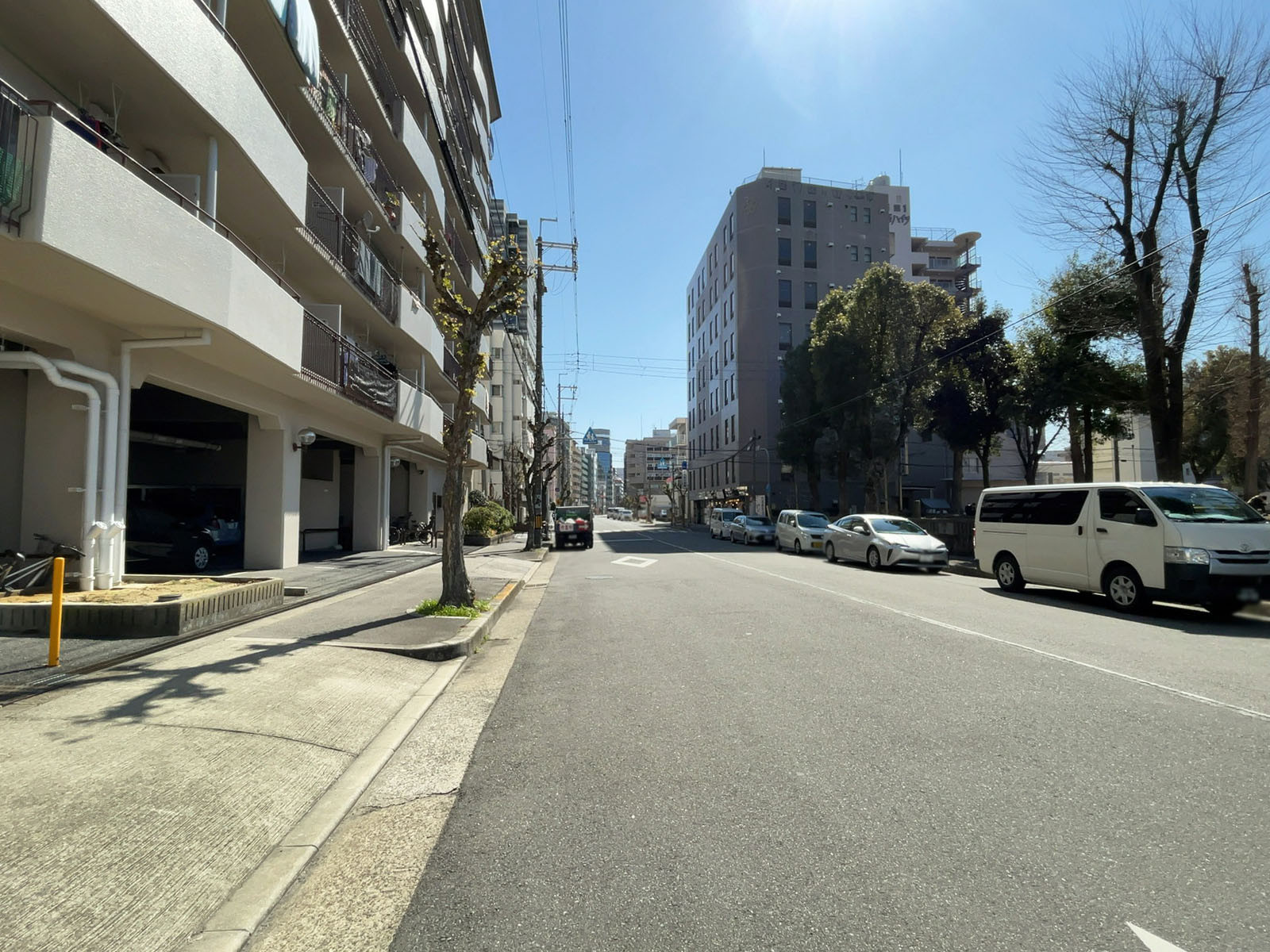 花原第5ビル前面の通り