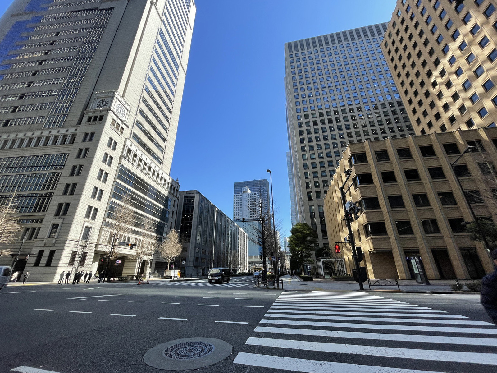 新大手町ビル前面の通り