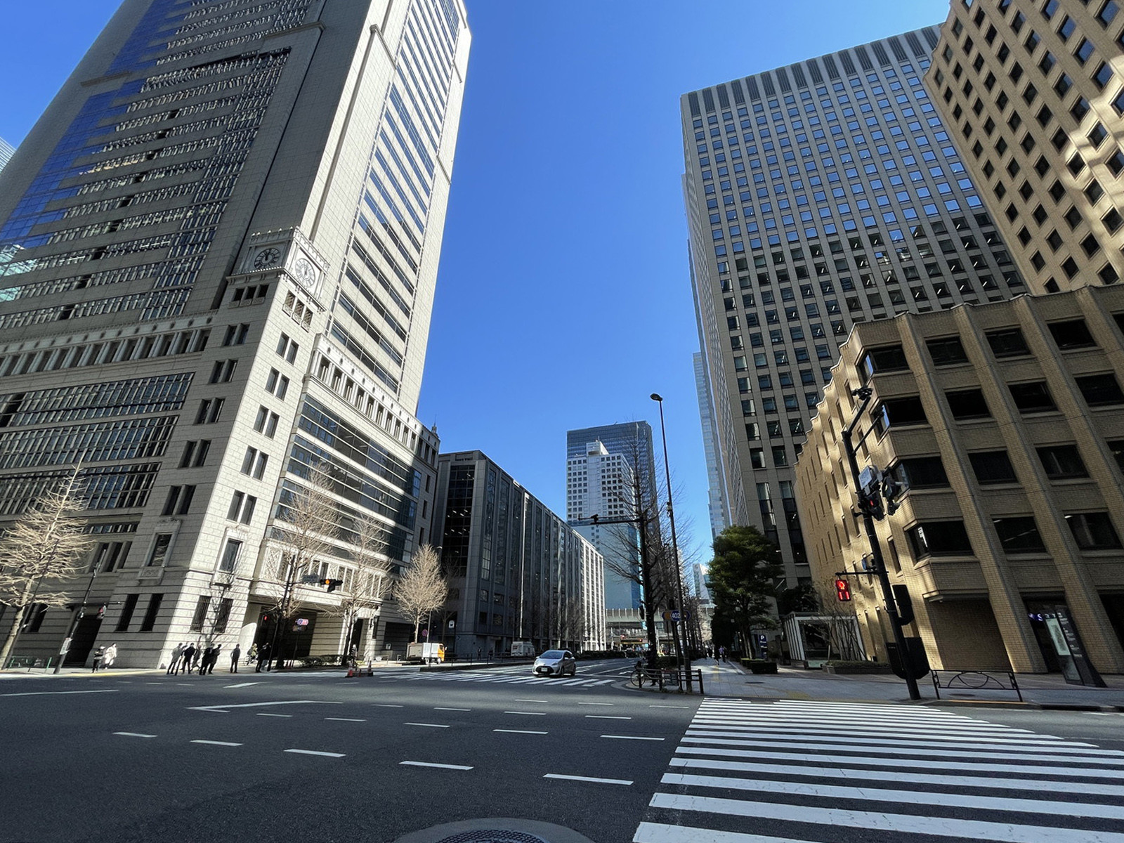 新丸の内センタービル前面の通り