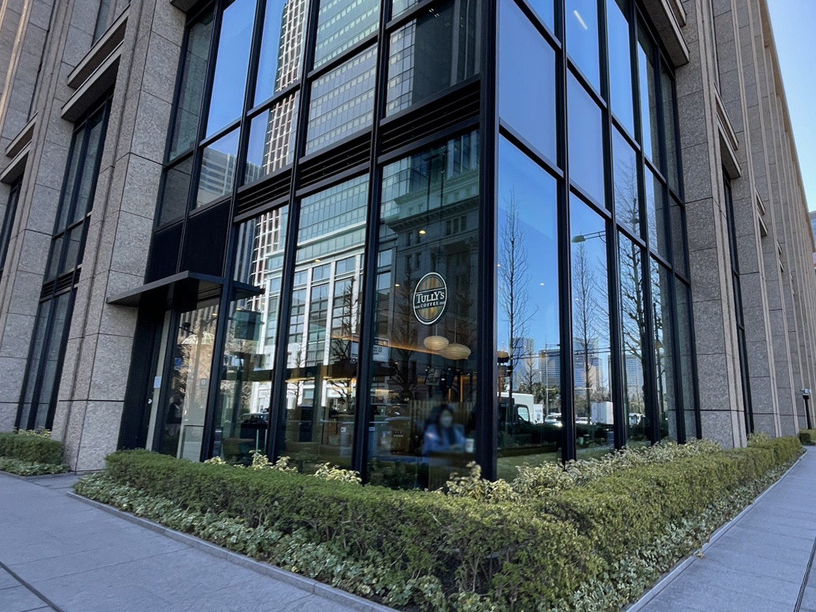 徒歩2分のタリーズコーヒー東京商工会議所ビル店