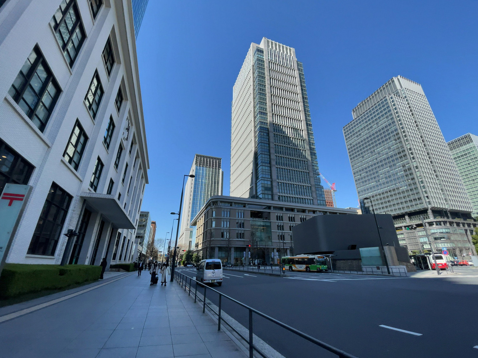 JPタワー前面の通り