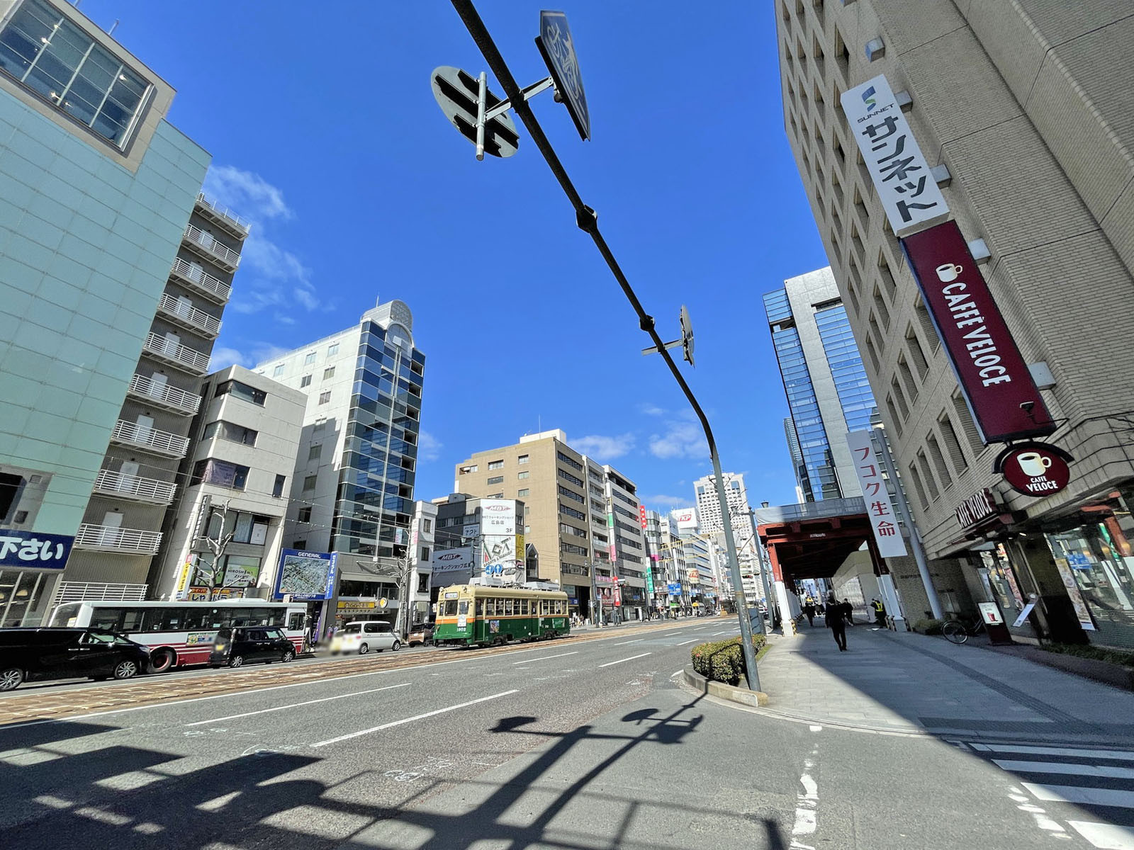 広島袋町ビルディング前面の通り